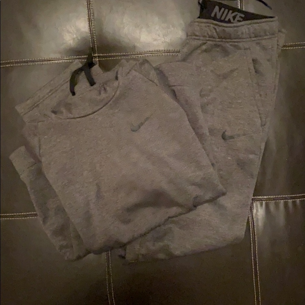 Men’s Nike jogging suit